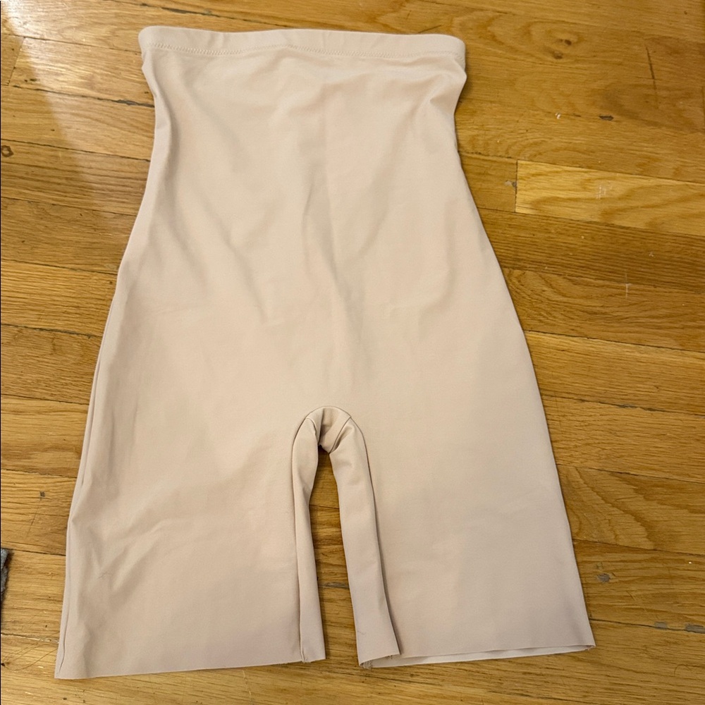 Commando Classic Control High-Waisted Short - Picture 3 of 6